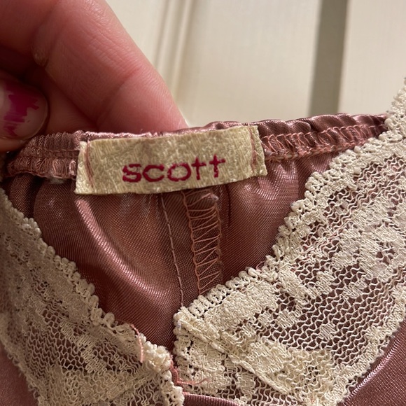 🔥🔥 Adorable silk and lace cami. - Picture 6 of 9